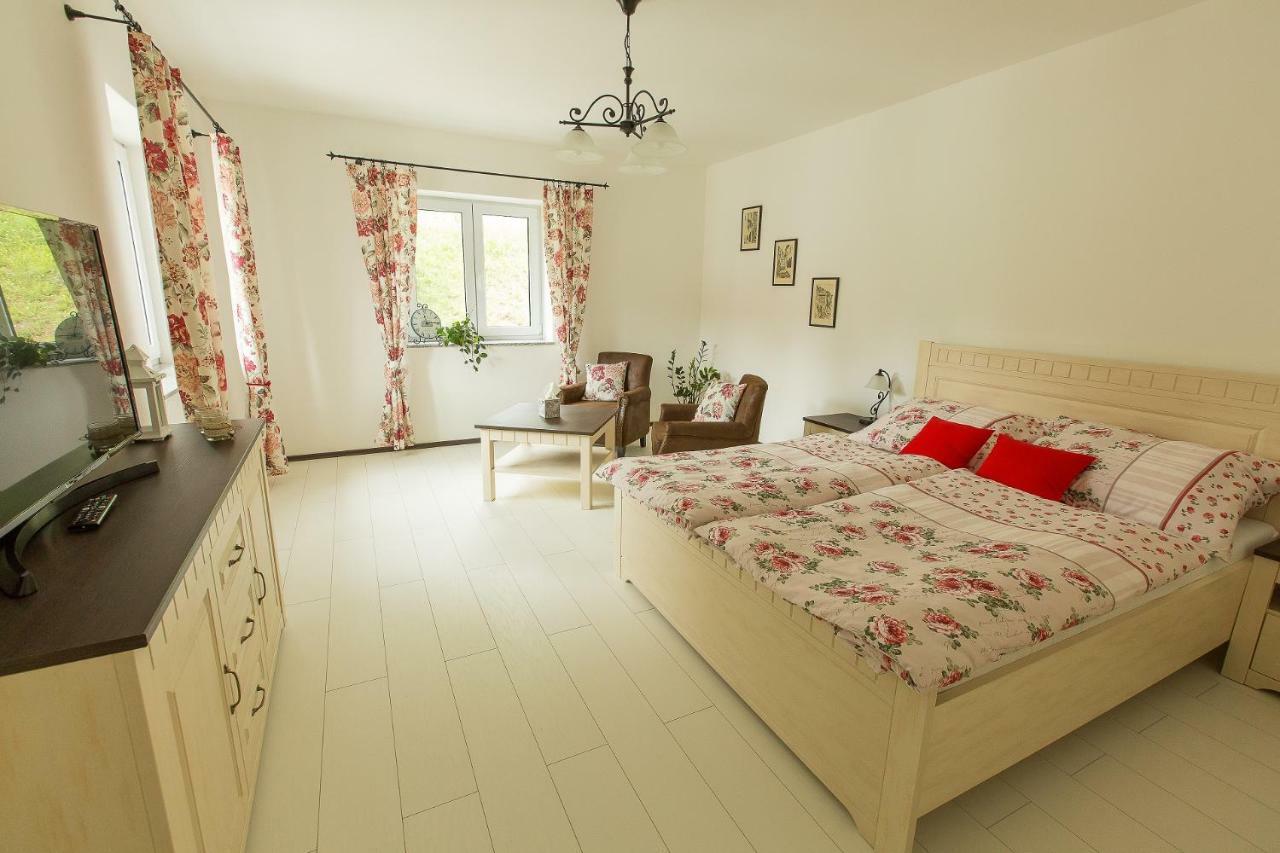Apartmany U Prochazku Чески-Крумлов Экстерьер фото