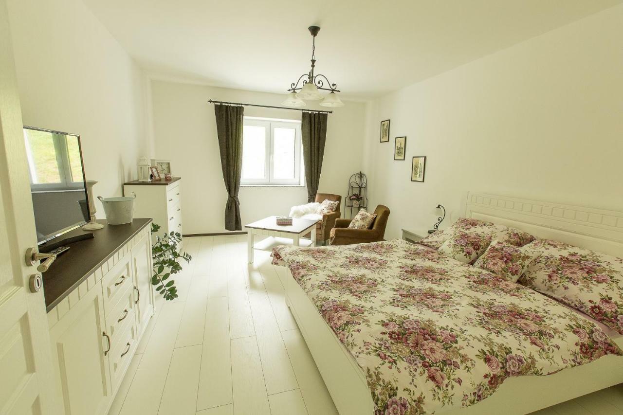 Apartmany U Prochazku Чески-Крумлов Экстерьер фото