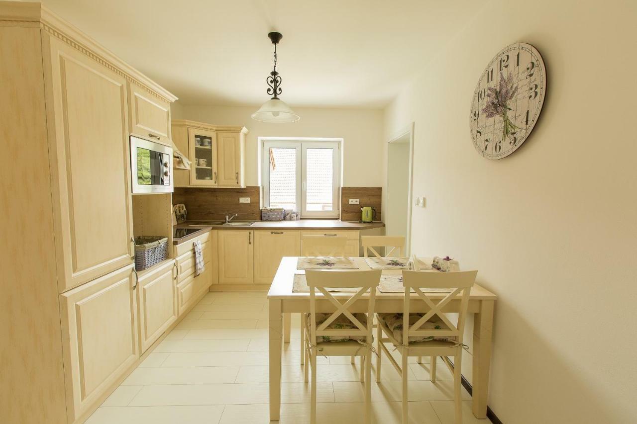 Apartmany U Prochazku Чески-Крумлов Экстерьер фото