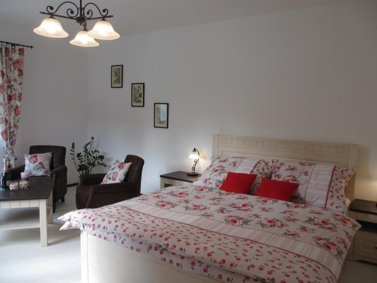 Apartmany U Prochazku Чески-Крумлов Экстерьер фото