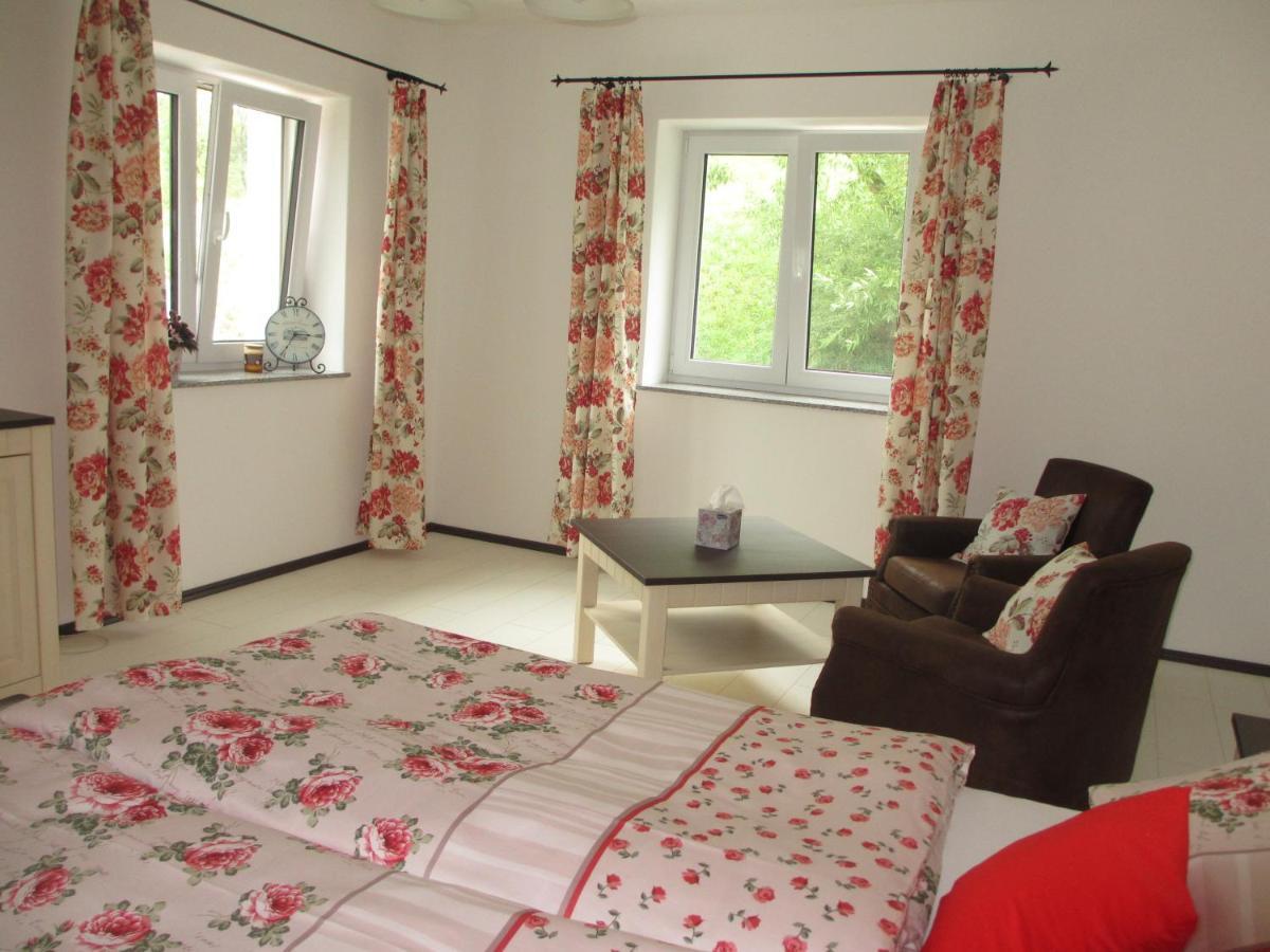 Apartmany U Prochazku Чески-Крумлов Экстерьер фото